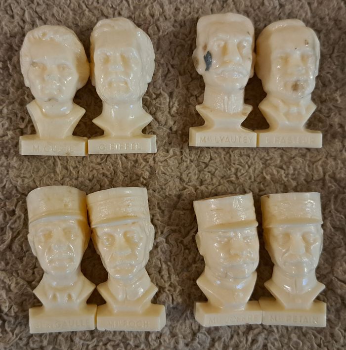 🪆 Lot de 8 figurines bustes personnages historiques Total