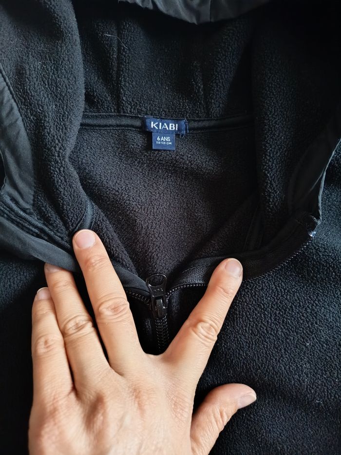 Polaire noire 6 ans - photo numéro 2