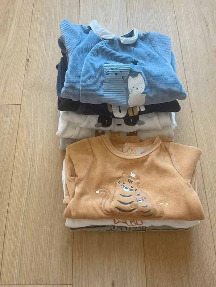 Lot 8  pyjamas 3mois - photo numéro 2