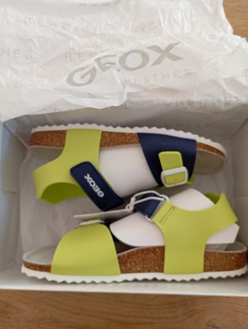 Geox neuves pour garçon en taille 33