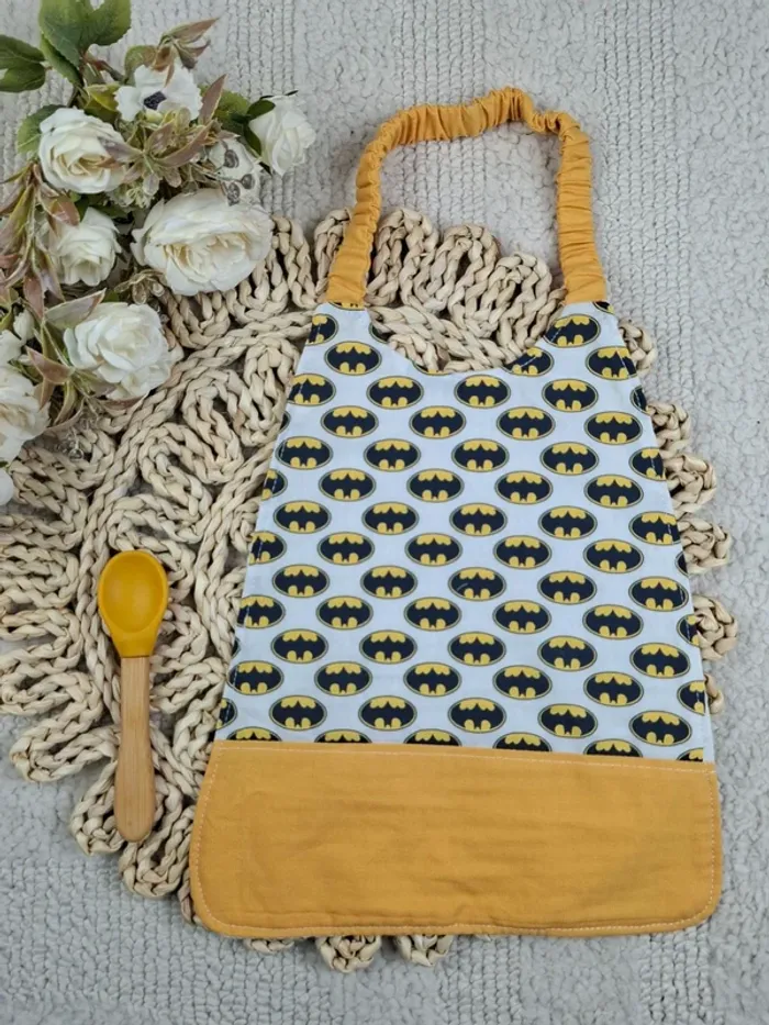 Bavoir élastiqué motifs batman