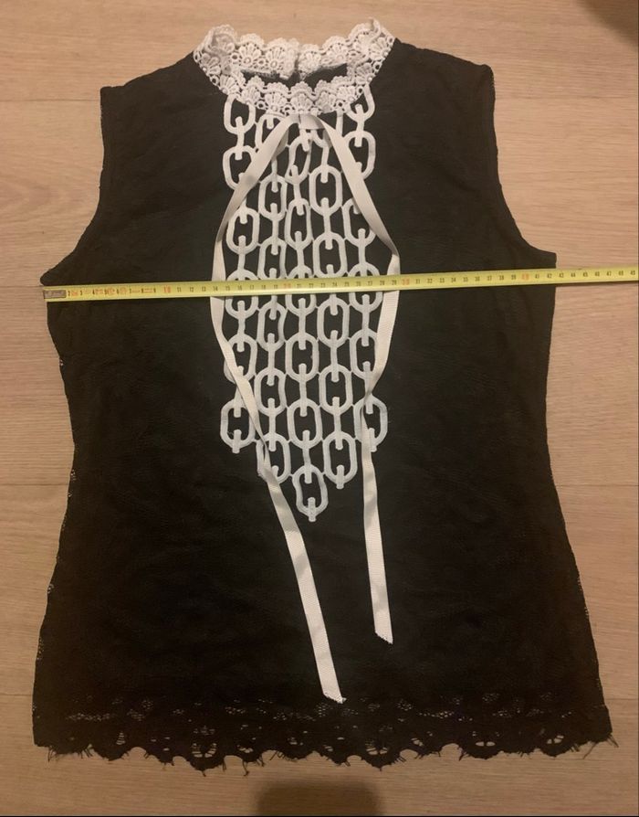 Beau top class et vintage taille 38 en dentelle noir et blanc