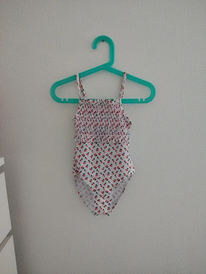 Maillot de bain cerise neuf taille 5 ans