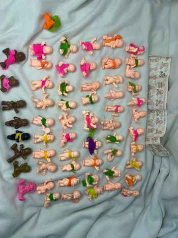 Lot de 58 Babies vintage – années 90 – figurines miniatures