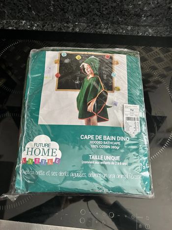 Cape de bain Dino complètement neuf