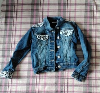 Veste  en  jean  ,bleu  , avec  un  style  de  dentelle  ,Bel  & Bo  Girls  ,122 cm 