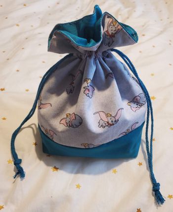 Pochon bébé bi-couleur – Motif Dumbo – Fait main – Idéal naissance