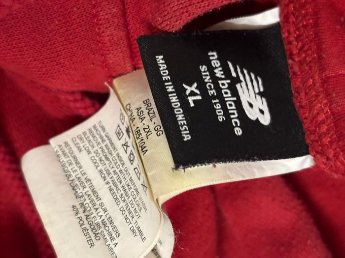 Pull new balance avec capuche - photo numéro 3