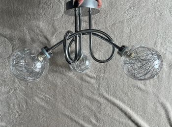 Plafonnier chromé 3 boules en verre – design moderne