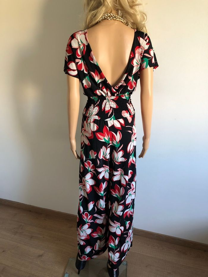 Combinaison noire et fleurie à manches courtes taille 38/40 jamais portée - photo numéro 5