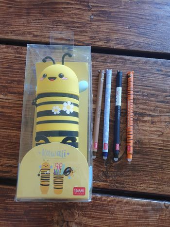 Plumier et stylos Legami neuf