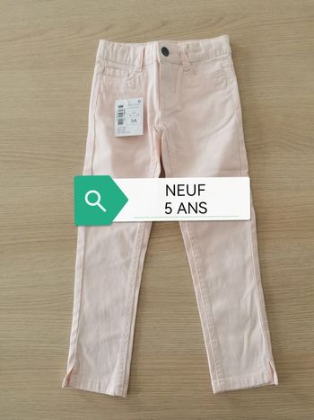 Pantalon jean rose neuf fille 5 ans