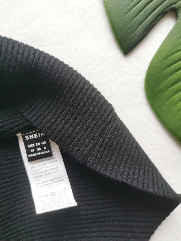 Pull / Sous-pull col roulé côtelé noir Shein Taille M - photo numéro 4