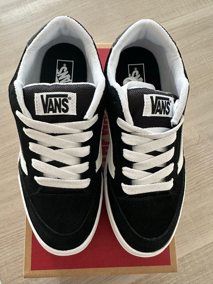 Vans Hylane cui suédé blanche et noire taille 36
