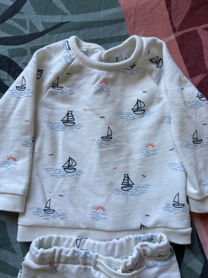 Comme neuf ! Ensemble 6 mois - photo numéro 2