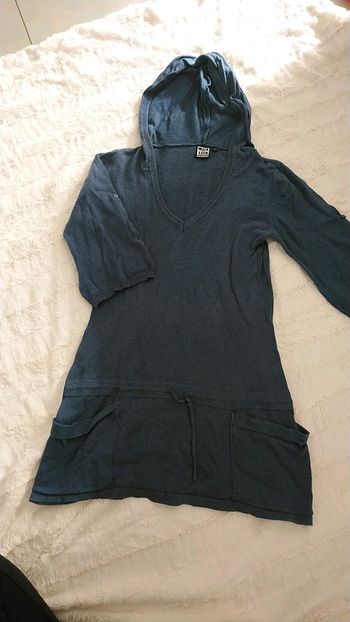 Pull long couleur bleu pétrole