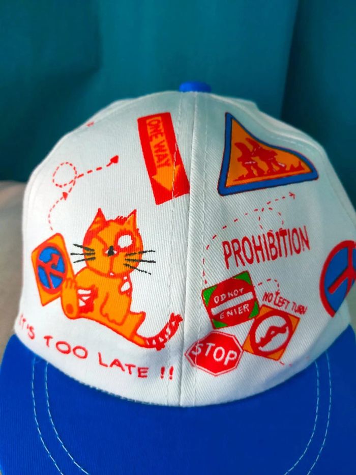 Casquette enfant blanche & bleue – Motifs chat & panneaux - photo numéro 2
