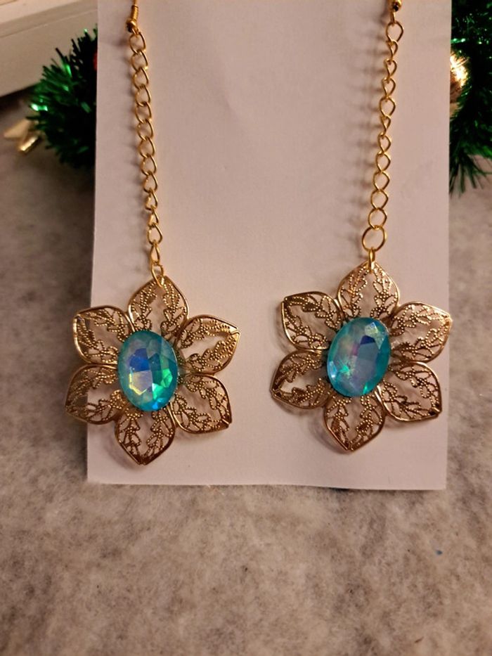 Boucles d'oreilles pendante doré strass bleu turquoise - photo numéro 8