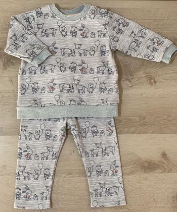 Ensemble H&M en molleton 9/12 mois à très légèrement bouloché