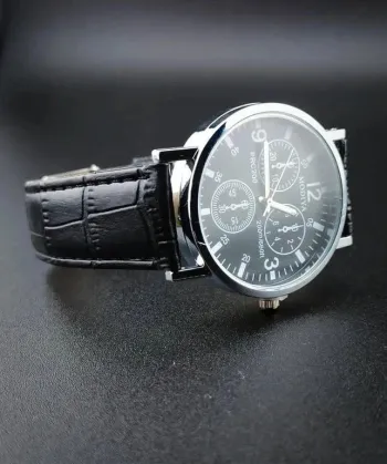 Montre noire légère style sport vintage
