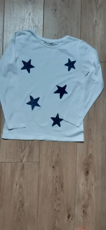 Tee-shirt ML mango blanc étoiles 9/10 ans en très bon état