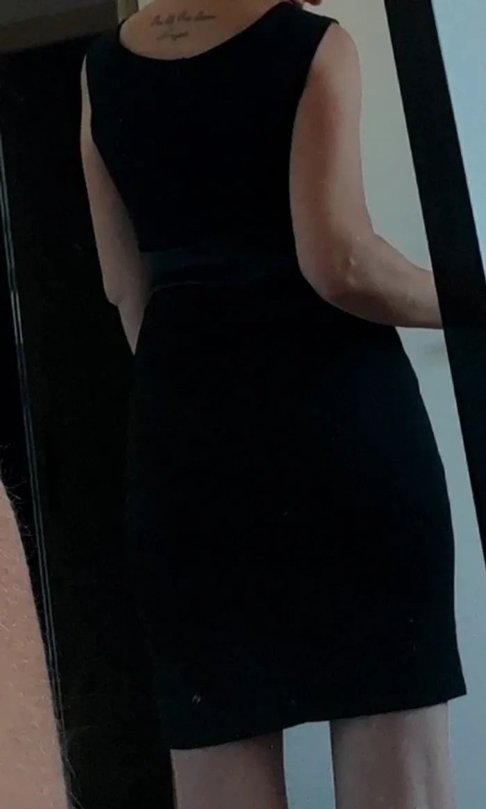 Robe noire élégante - photo numéro 2