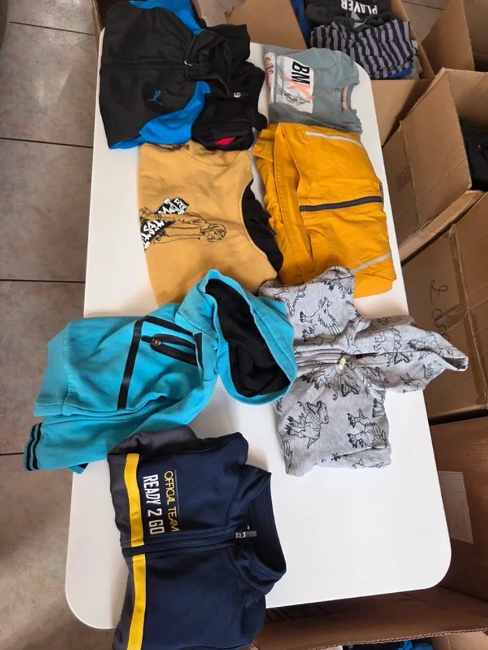 Lot 10 vêtements 5 ans inter-saison garçon