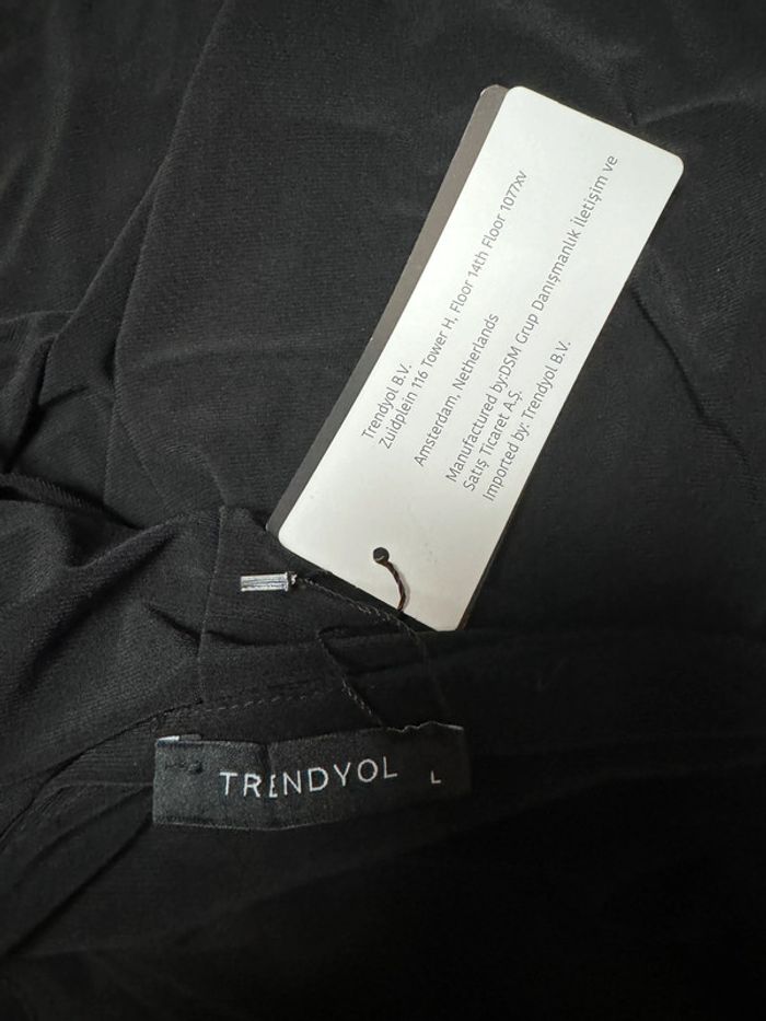 Robe noir Trendyol neuve Taille 40 - photo numéro 3
