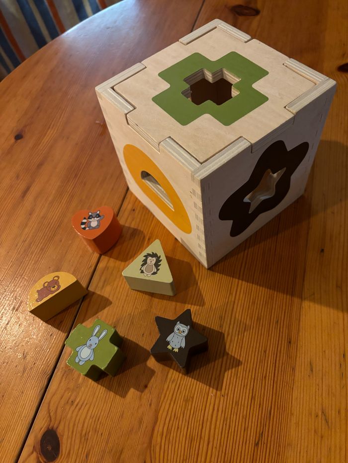 Cube d’activité en bois