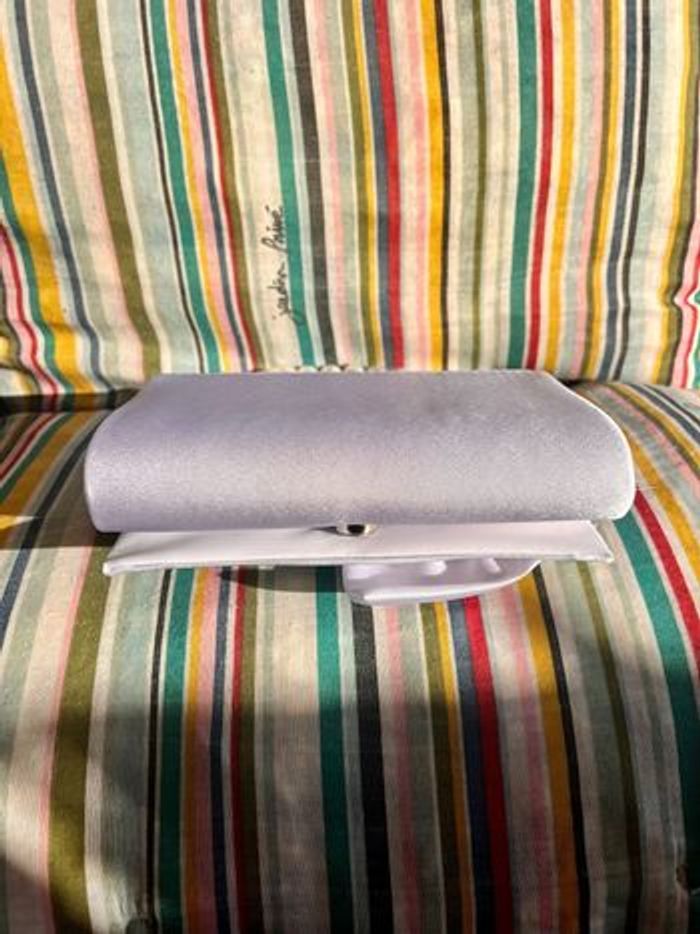 🤍🎀 Pochette 100% satin 2 en 1 avec noeud & perles parfait pour un mariage ou un événement festif - photo numéro 5