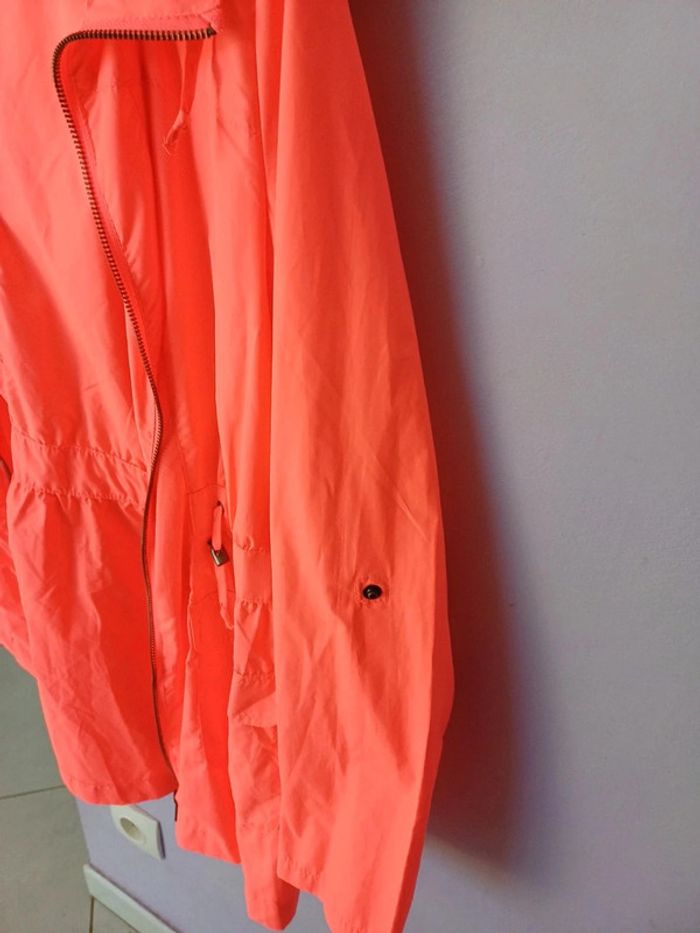Veste très légère, la matière ressemble à celle d'un K-wai - photo numéro 4