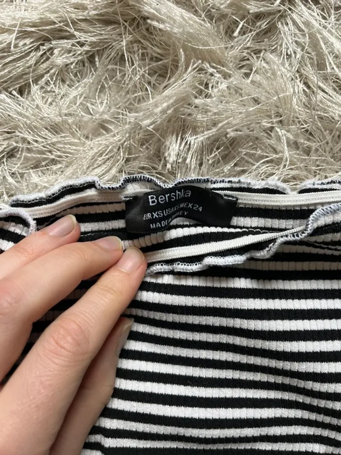 Crop top Bershka épaules dénudées XS - photo numéro 3