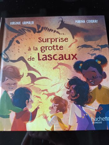 Livre " Surprise à la grotte de Lascaux"