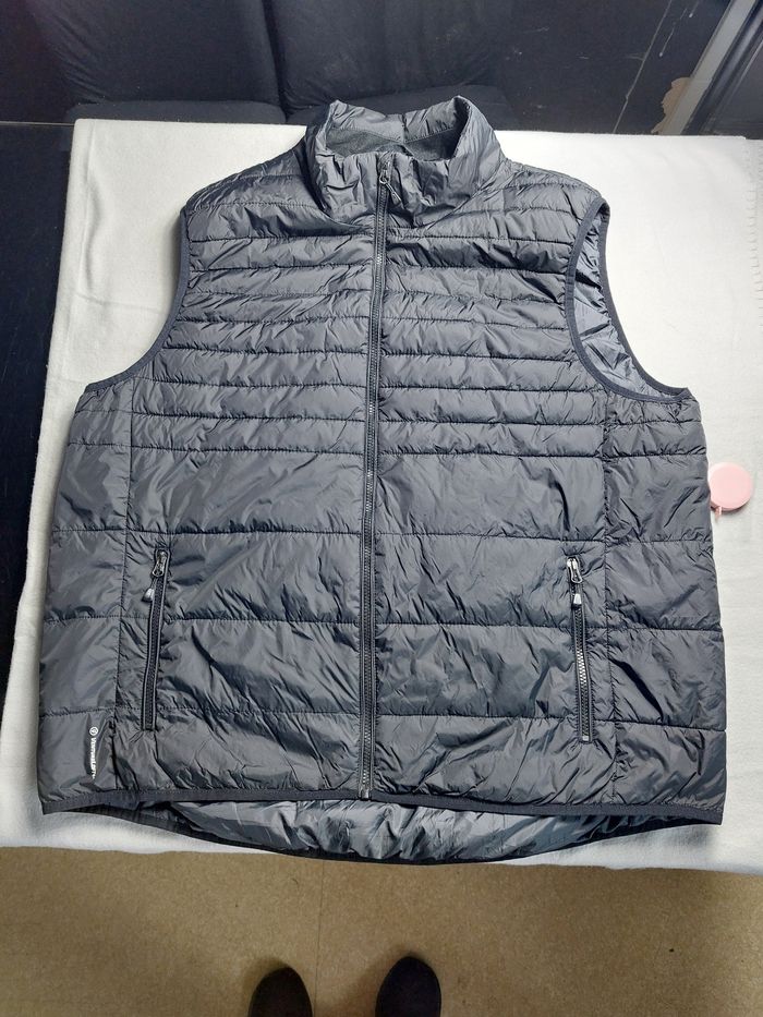 Veste Champion.sans manches noir Taille XXL Très bon état