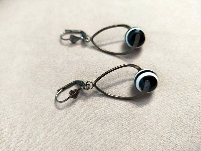 Boucles d’oreilles goutte & perle rayée – Fantaisie chic - photo numéro 4