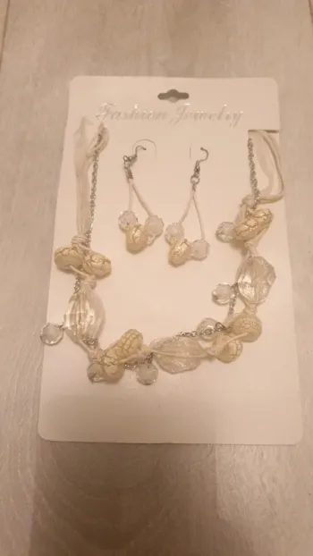 Collier et boucles d'oreilles