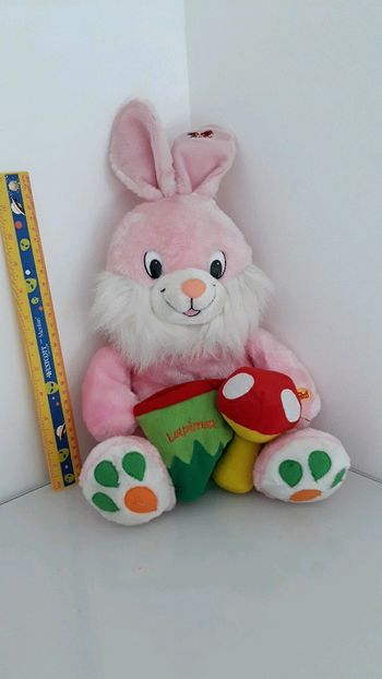 Peluche lapin avec panier à remplir
