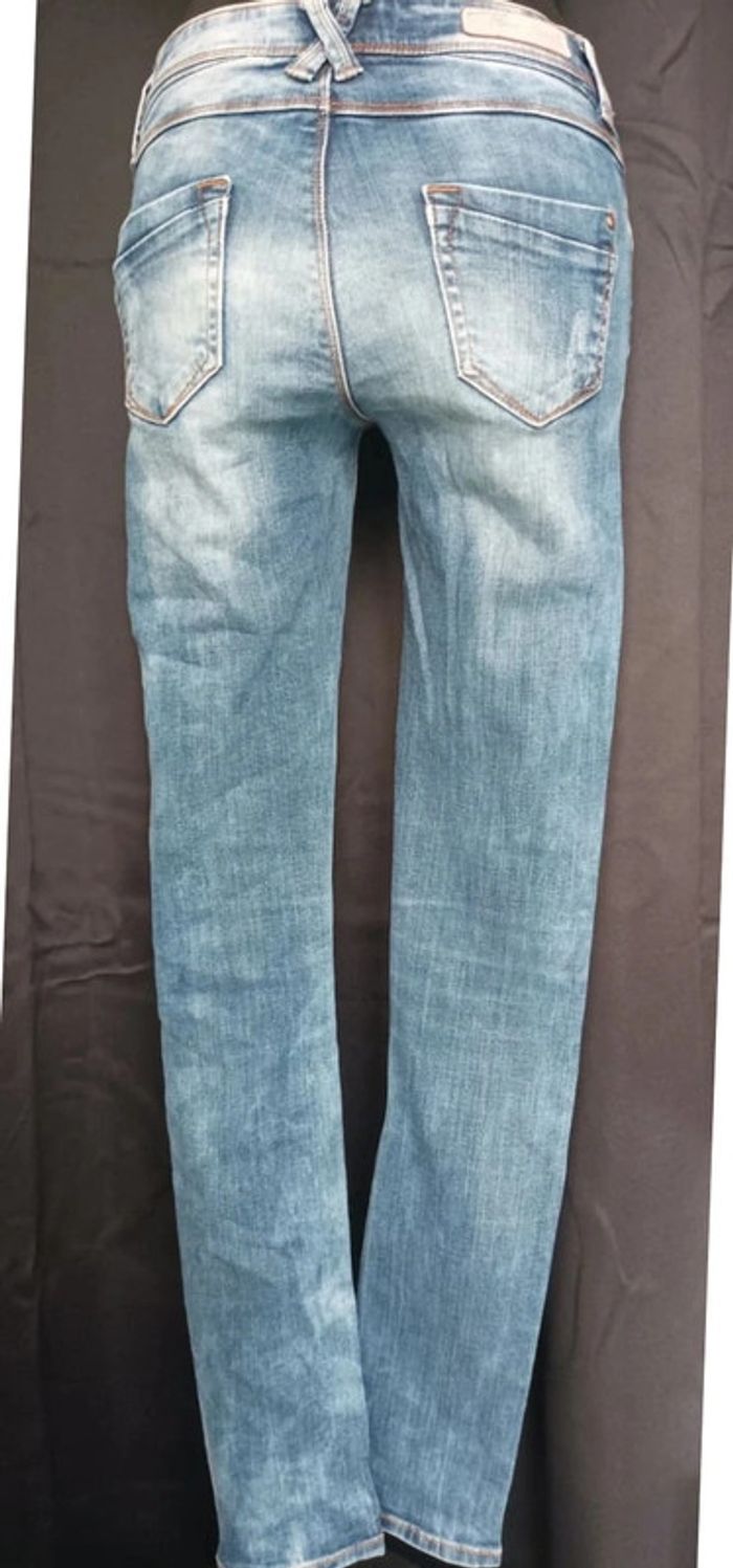 Jean à trous taille 36 - photo numéro 6