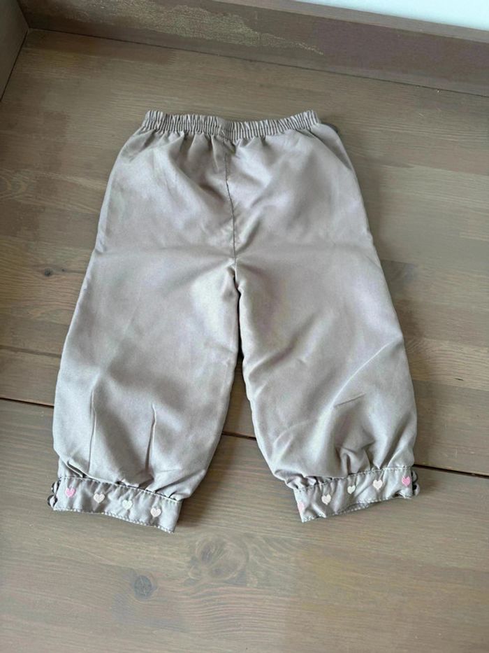 Pantalon Bébé Gris Foncé Motifs Cœurs - Taille 18 Mois - Très Bon État - photo numéro 2