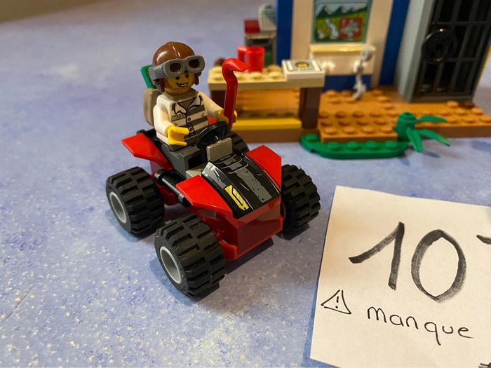 Lego junior city 10751 La course-poursuite à la montagne - photo numéro 2