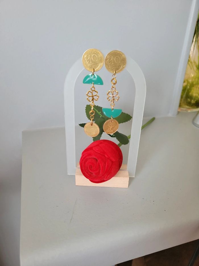 Clis d oreilles pieces cts et perle écaillée - photo numéro 3