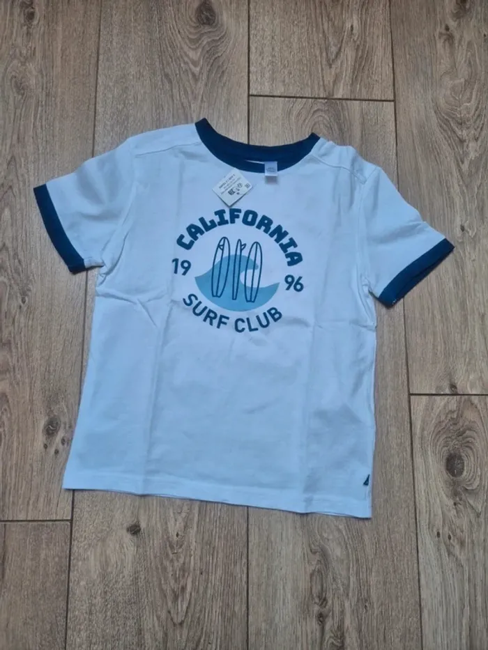 Tee-shirt MC okaidi blanc "california" bleu 5 ans neuf avec étiquette