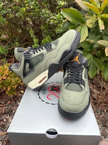 Jordan 4 Undefeated - Taille 43 -