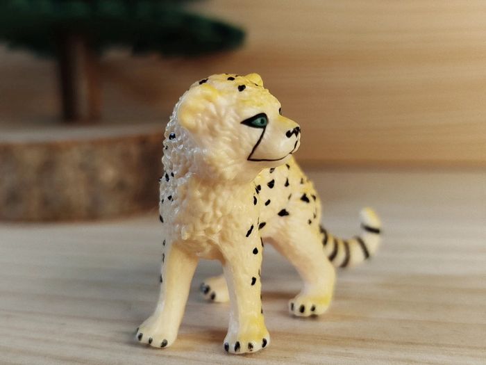 Figurine jeune guépard animal de la savane - photo numéro 2