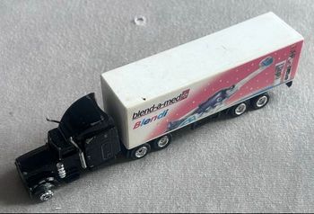 Camion avec remorque 