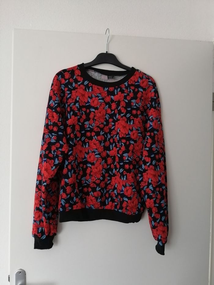 Sweat noir motif fleuri Shein taille S