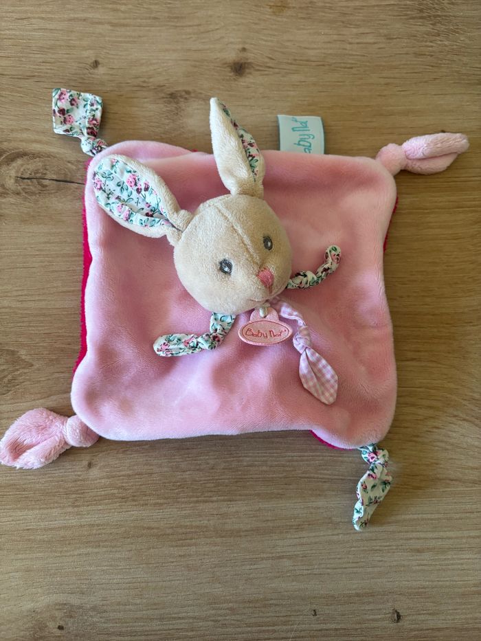 Doudou plat lapin poupi rose fuschia baby nat