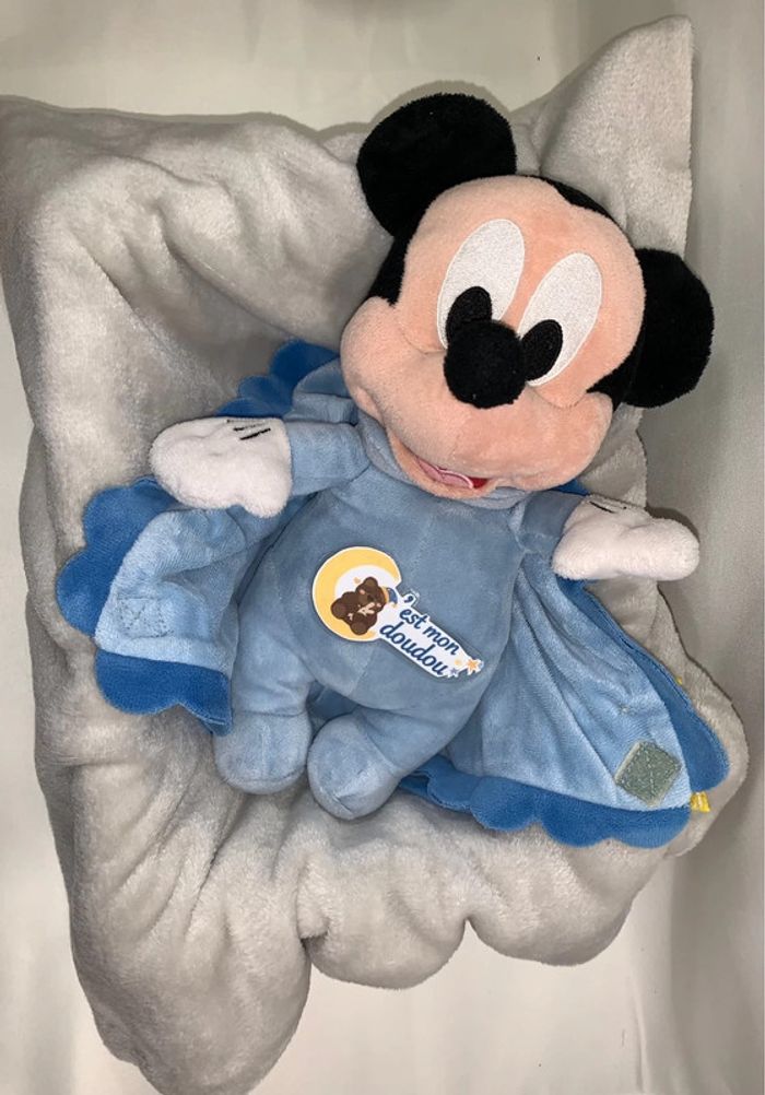 DY91 doudou Mickey Disneyland - photo numéro 2