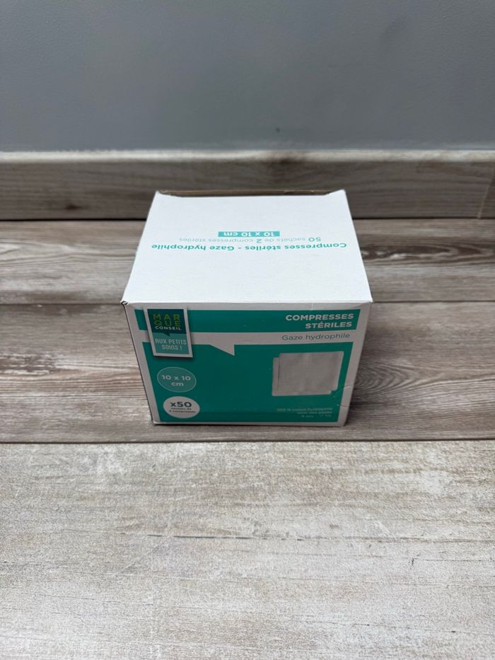 Compresse stérile 10 x 10 cm.