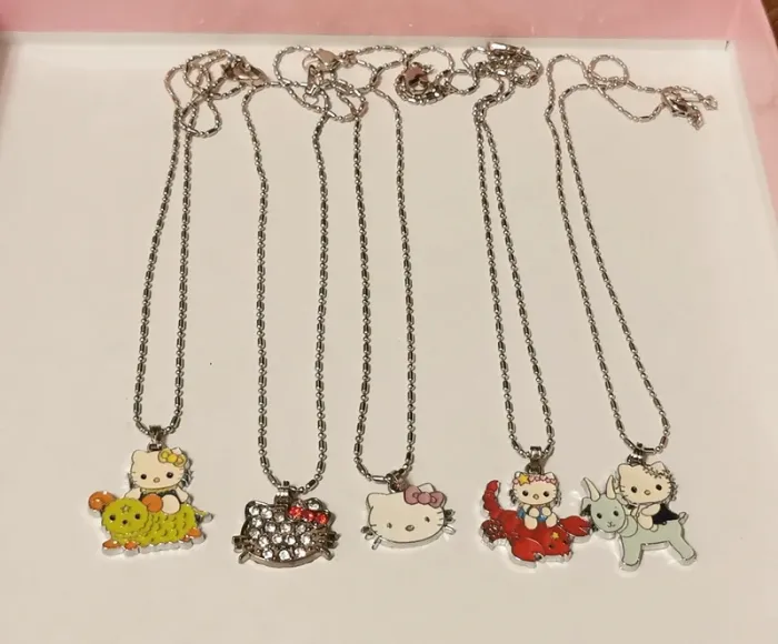 Lot colliers hello kitty
